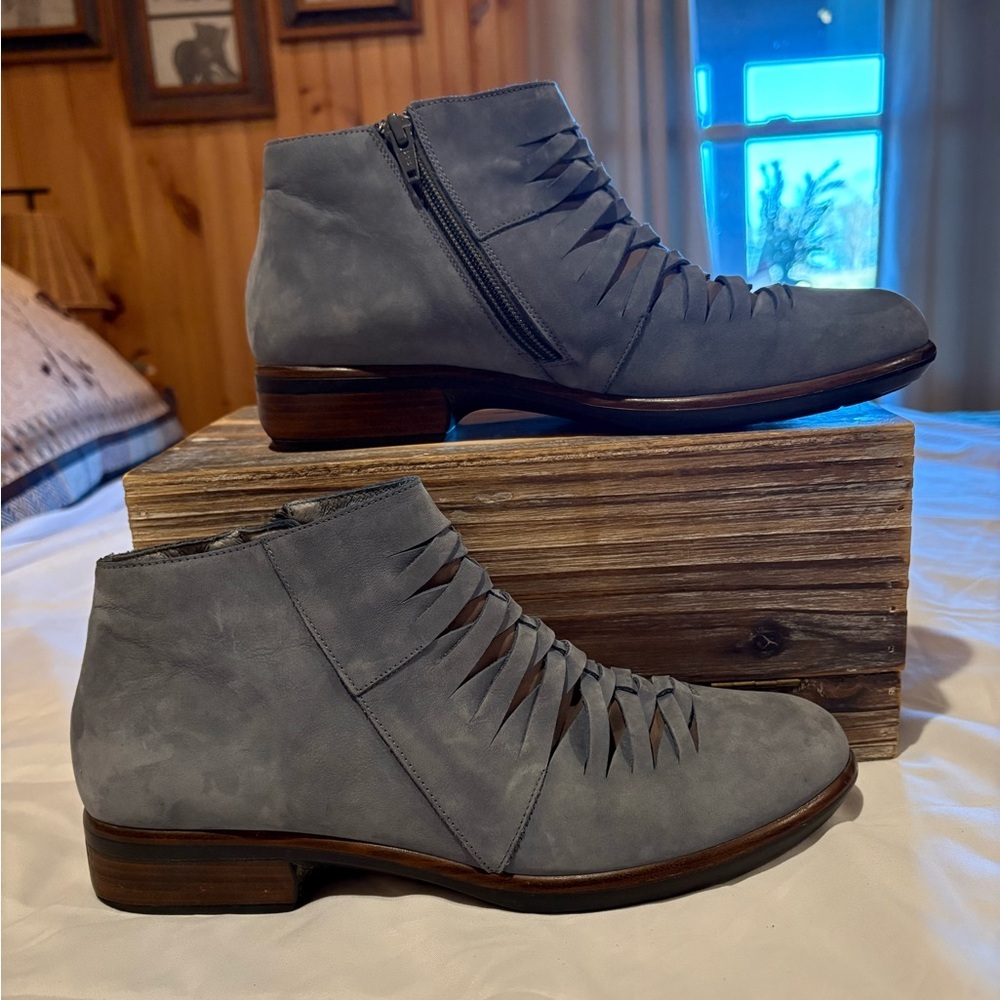 'Leveche' from Naot in Feathery Blue Nubuck/Shiitake Nubuck women’s size 40